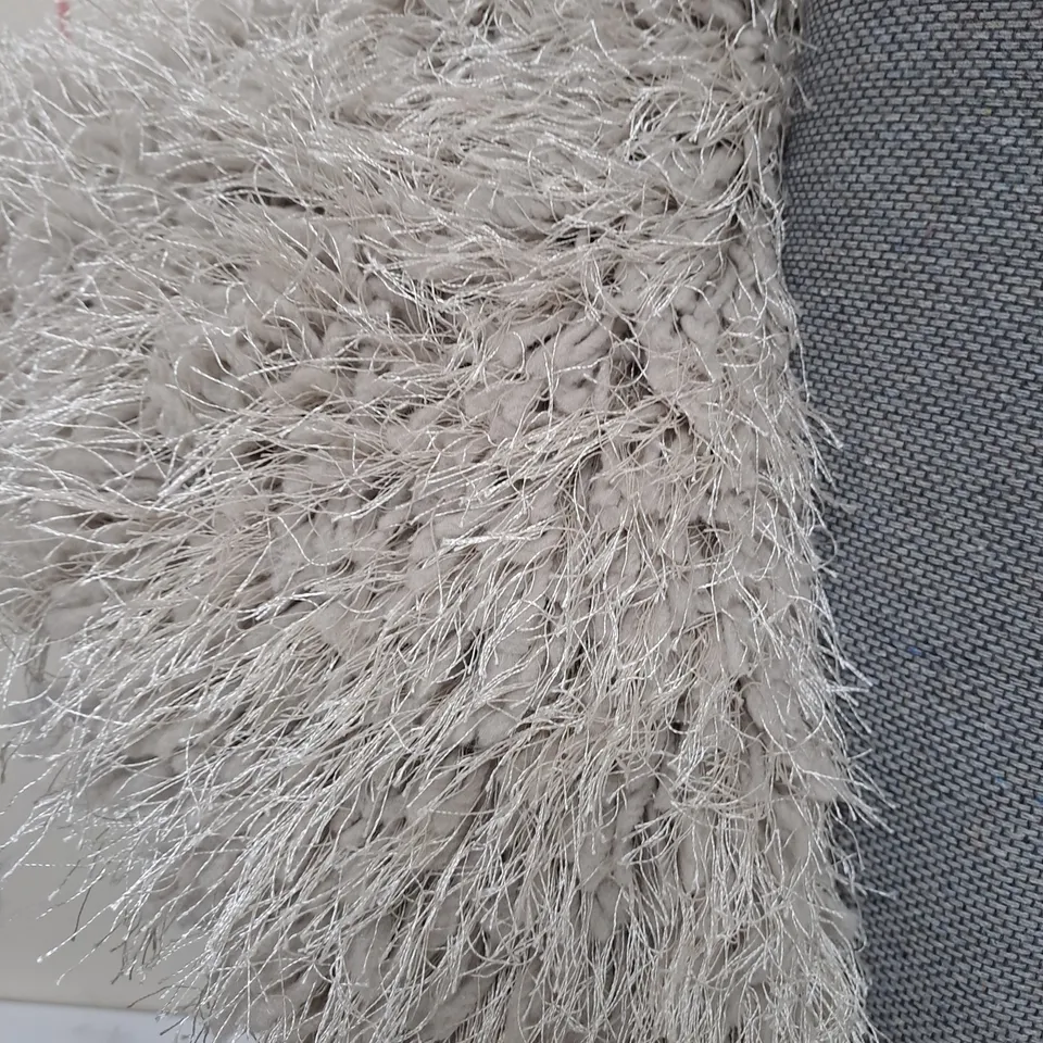 ROLLED ORIGIN DECADENCE RUG IN SILVER - 160X230CM