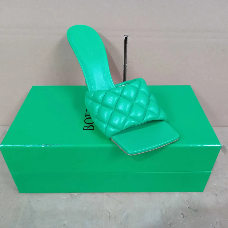 BOXED PAIR OF BOTTEGA VENETA HEELS IN GREEN EU SIZE 41