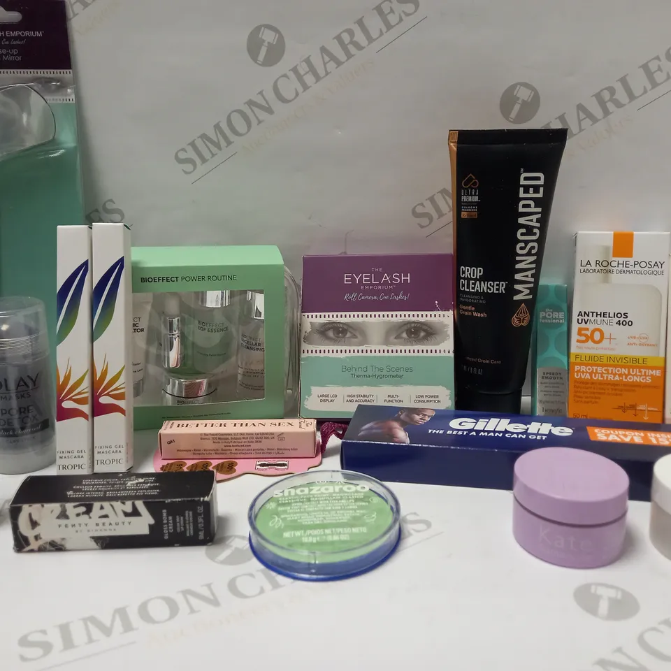 LOT OF APPROX 12 ASSORTED BEAUTY PRODUCTS TO INCLUDE TROPIC FIXING GEL MASCARA, BENEFIT SPEEDY SMOOTH PORE MASK, FENTY BEAUTY GLOSS BOMB CREAM, ETC 