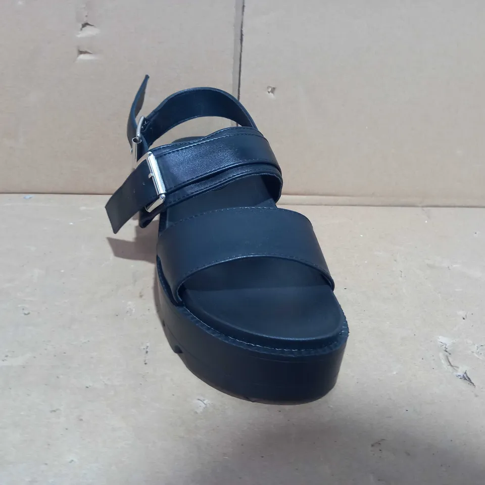 BOXED PAIR OF NASTY GAL SANDALS IN BLACK WITH FAUX LEATHER STRAPS UK SIZE 6