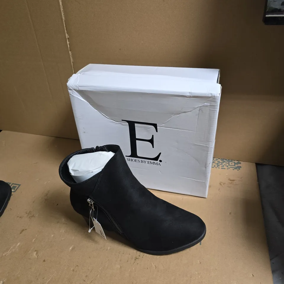 E. SHOES BY EMMA BLACK SUEDE ANKLE BOOT – UK SIZE 8
