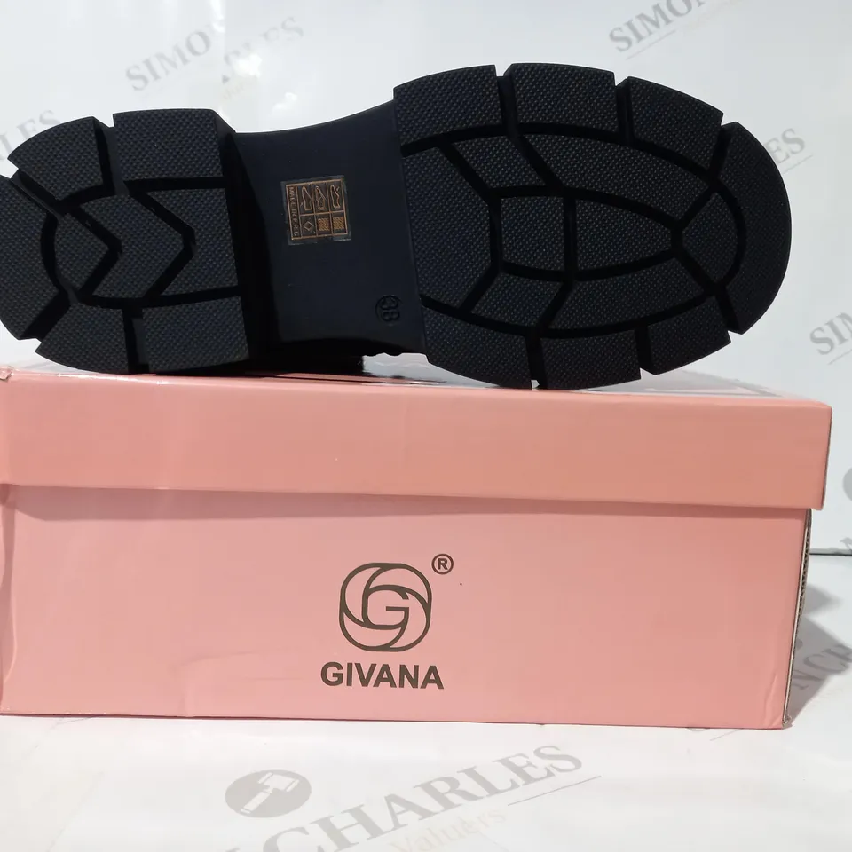 BOXED PAIR OF GIVANA CHUNKY ANKLE BOOTS IN BLACK EU SIZE 38