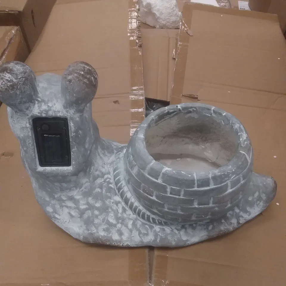 BOXED SOLAR SNAIL PLANTER