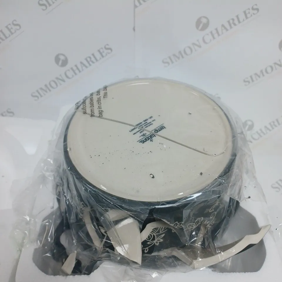 TEMP-TATIONS CERAMIC ROUND CASSEROLE BAKERS GREY ( VISABLE DAMAGE )