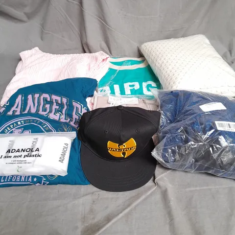 APPROXIMATELY 20 ASSORTED CLOTHING ITEMS IN VARIOUS SIZES AND STYLES TO INCLUDE - SOCKS, HAT, DRESS, ETC