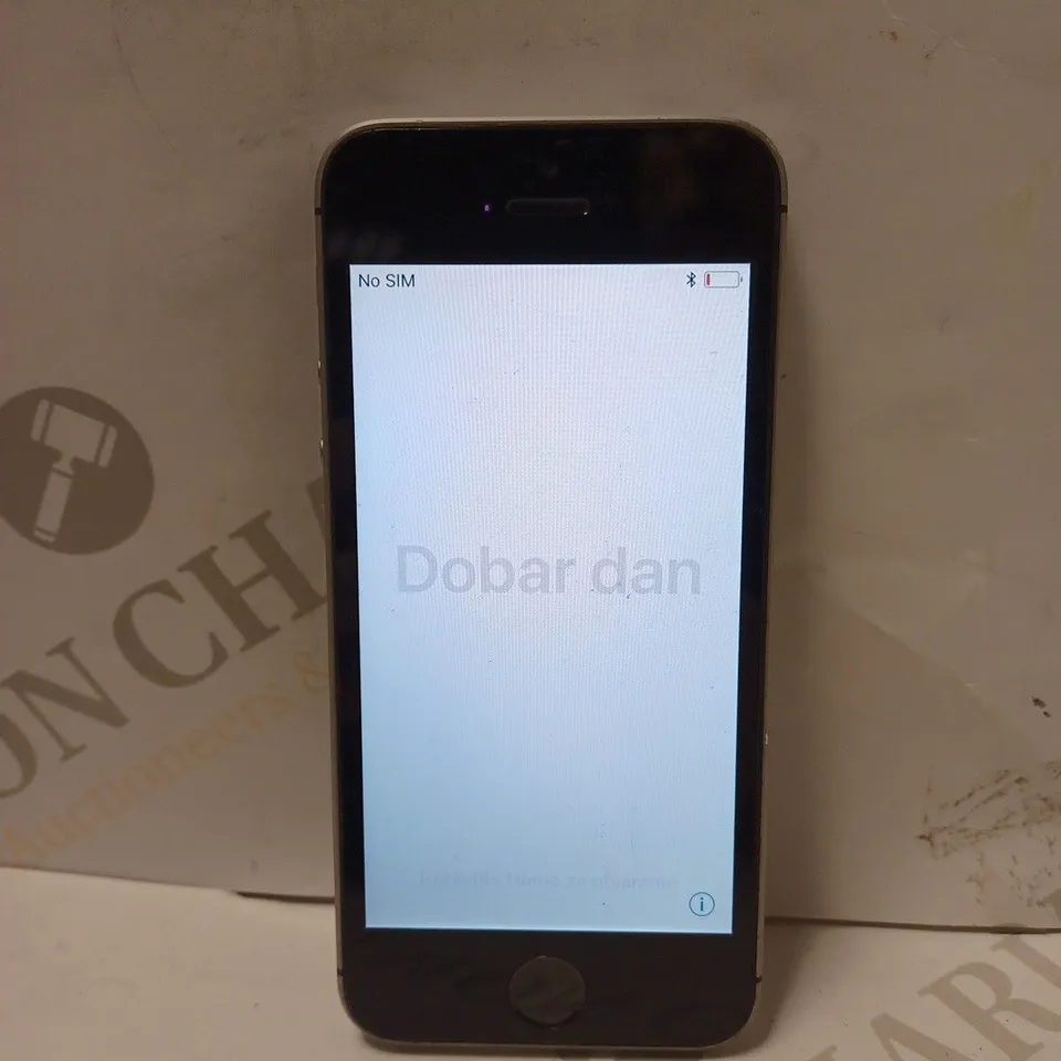APPLE IPHONE SE SMARTPHONE 