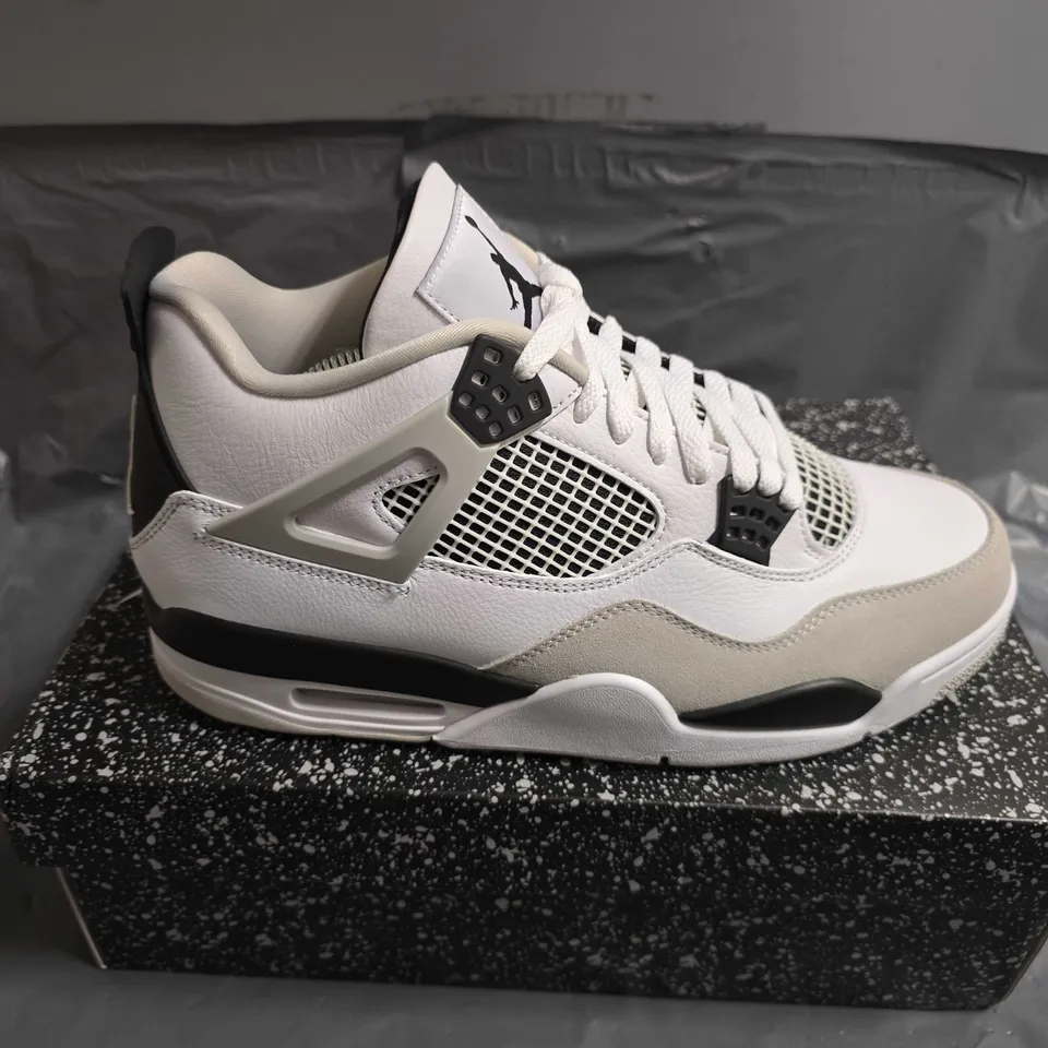 BOXED PAIR OF AIR JORAN 4 RETRO TRAINERS - UK SIZE 11