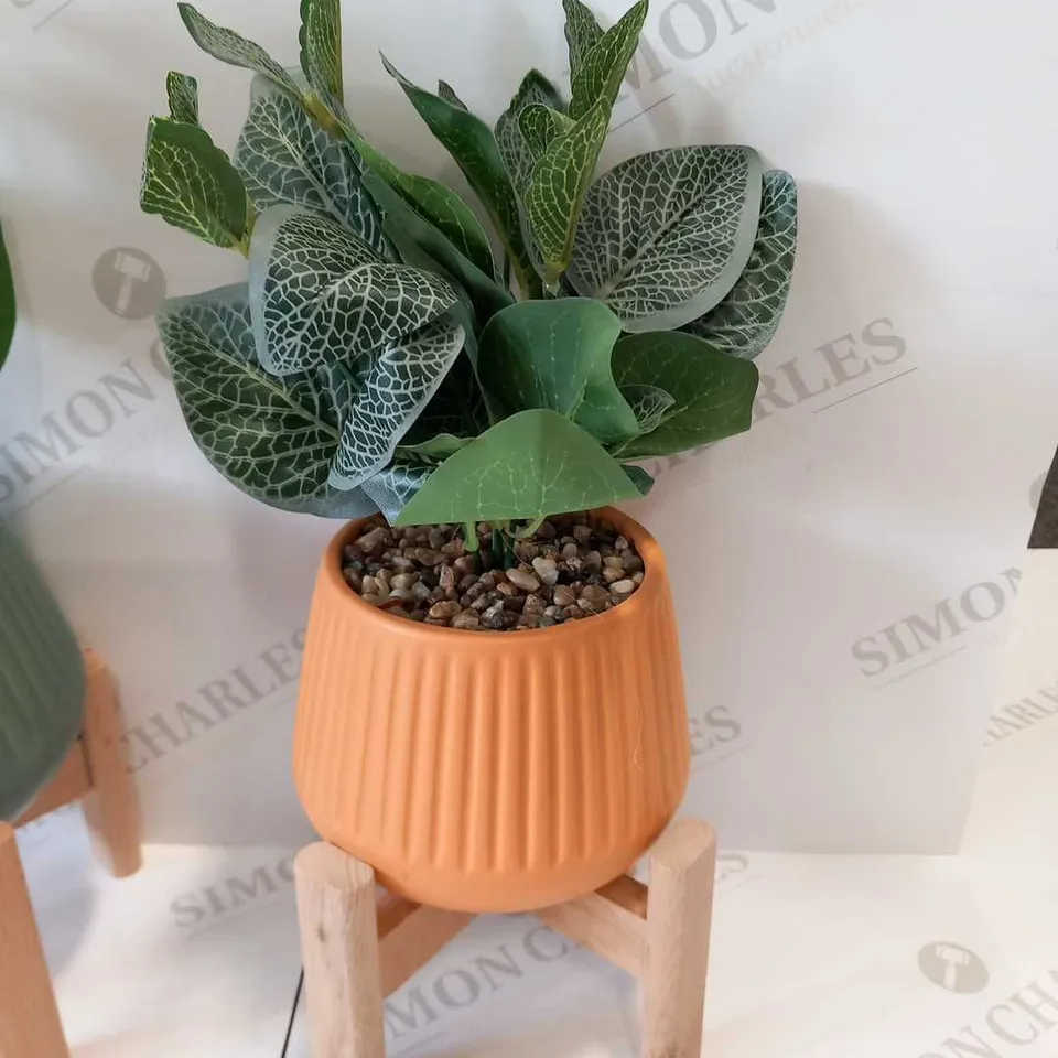 BRAND NEW BUNDLEBERRY BY AMANDA HOLDEN SET OF 3 PLANTERS ON WOODEN STANDS WITH FAUX PLANTS
