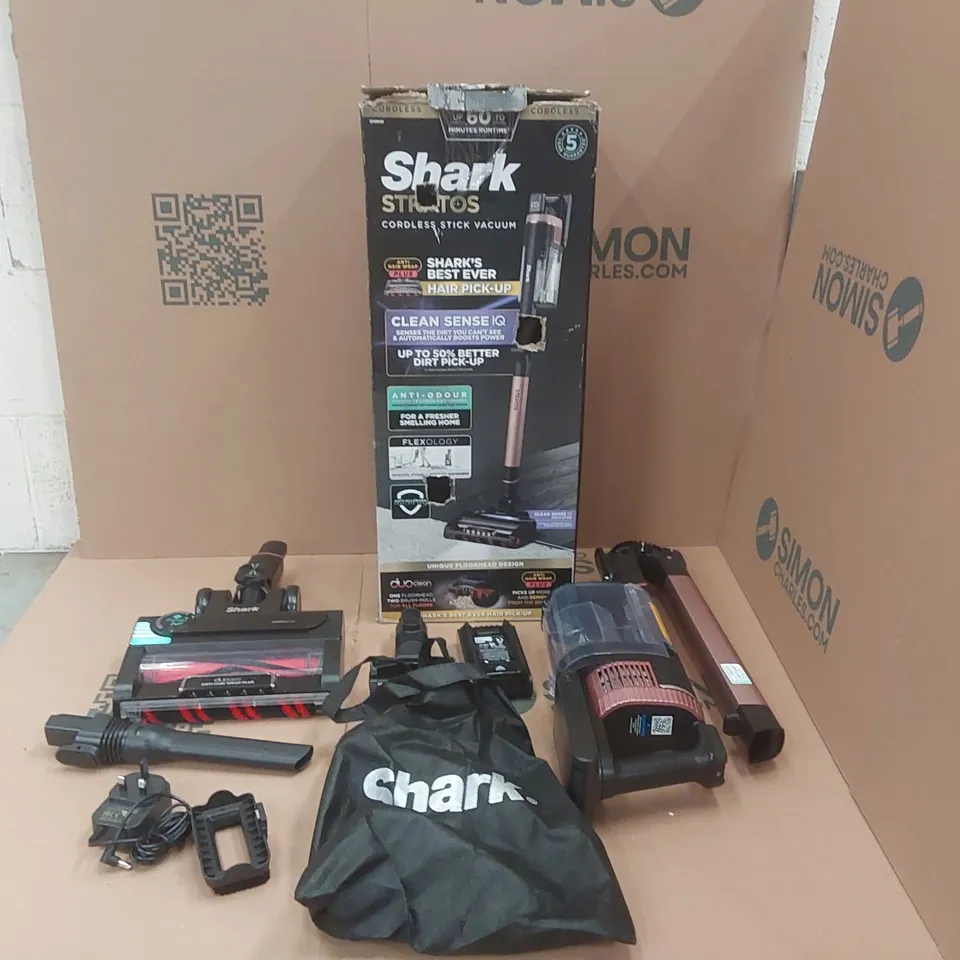 BOXED SHARK IZ400UK CORDLESS STICK VACUUM CLEANER