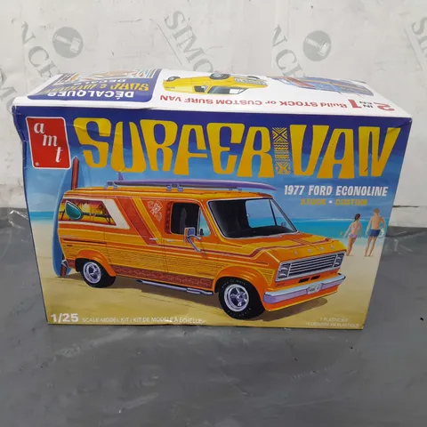 SURFER VAN- 1977 FORD ECONOLINE - 1/25 SCALE MODLE