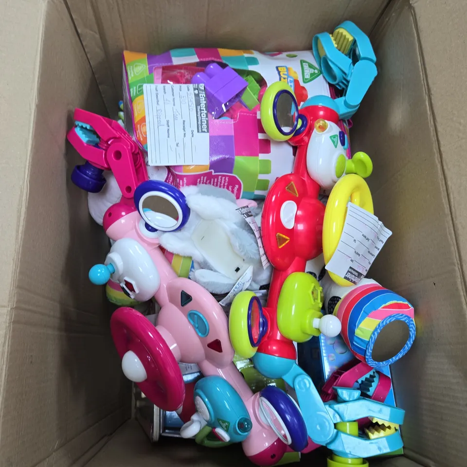 BOX OF APPROXIMATELY 10 TOYS INCLUDING LITTLE BUILDERS, OUT OF THE BOX AMAZING AQUA PLAYMAT AND OUT AND ABOUT XTREME BUBBLE BLASTER