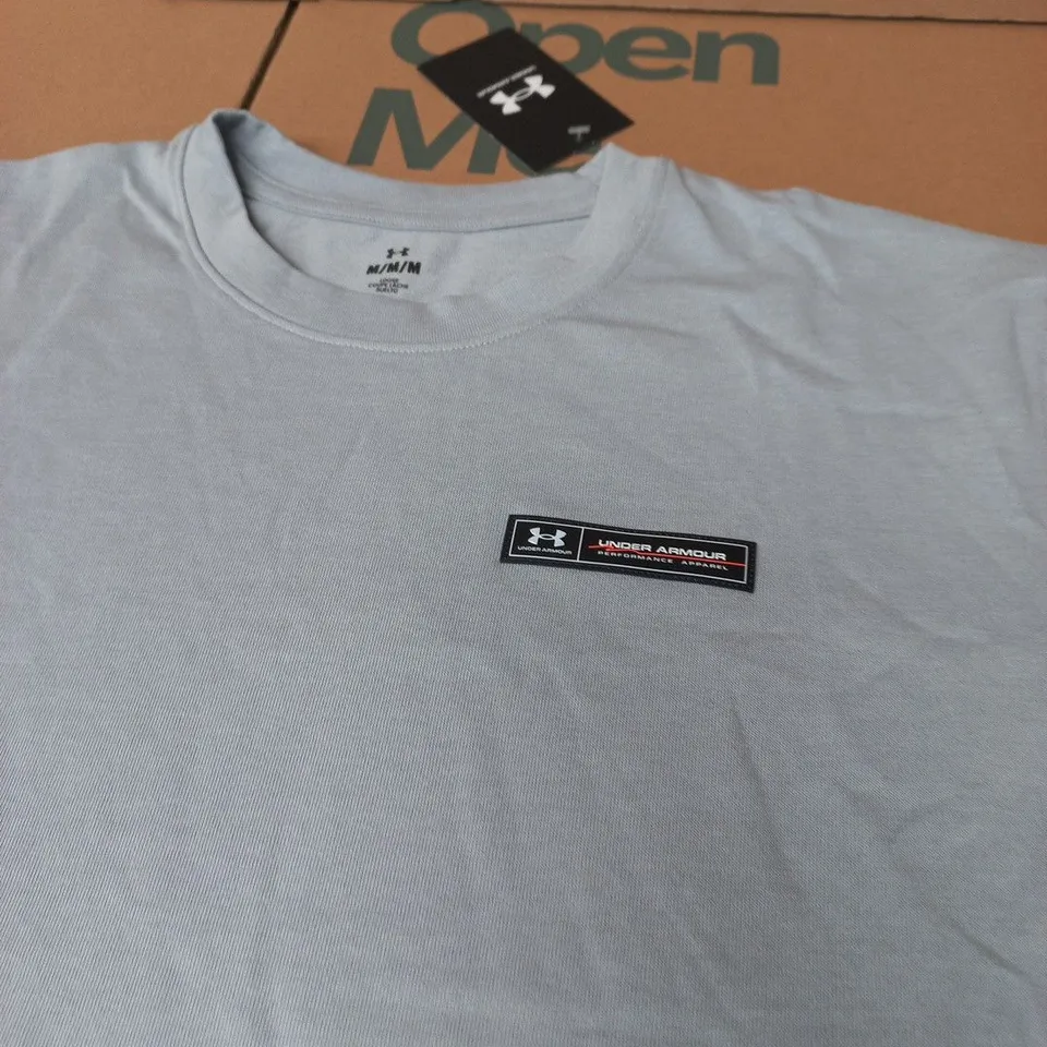 UNDER ARMOUR PERFORMANCE T SHIRT – SIZE M