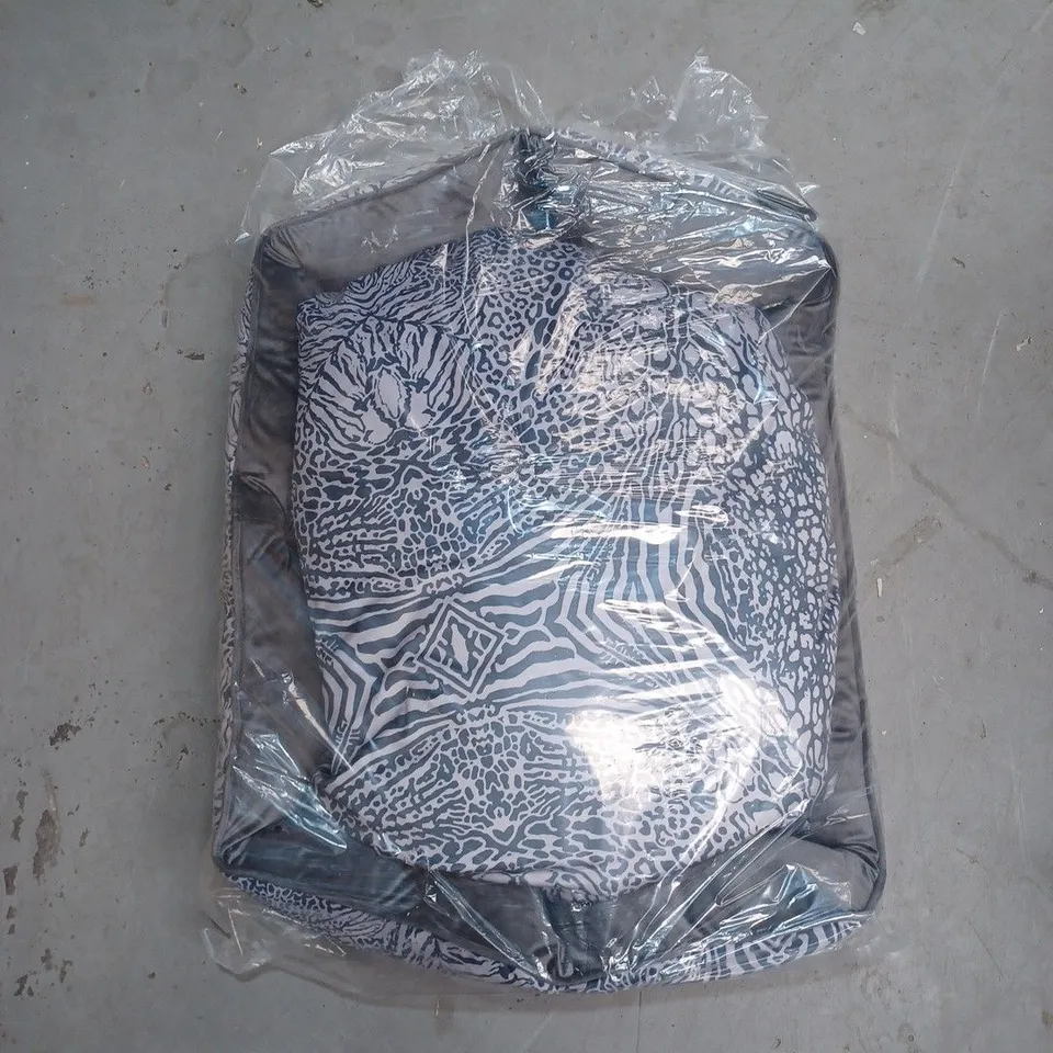 JM BY JULIEN MACDONALD PET BED GREY - EXTRA LARGE