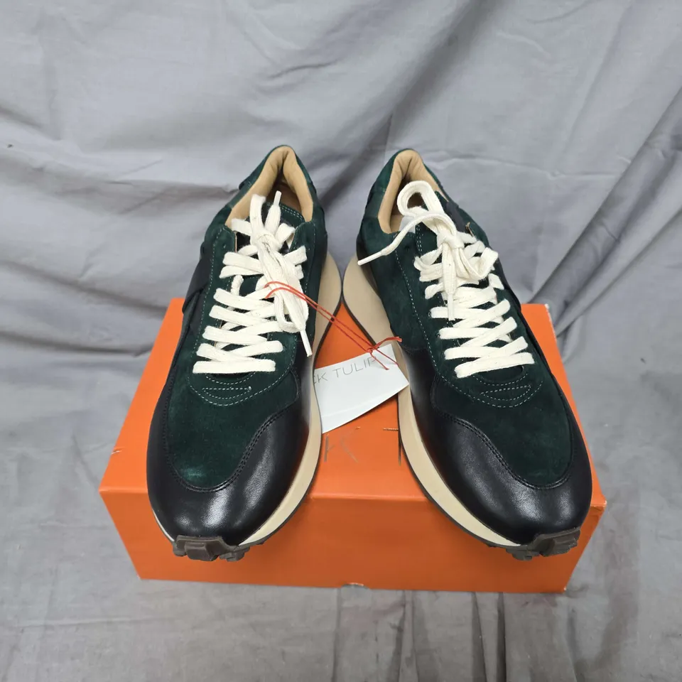 BOXED PAIR OF BLACK TULIP ARBI SLEEK TRAINERS IN FOREST GREEN - UK 7
