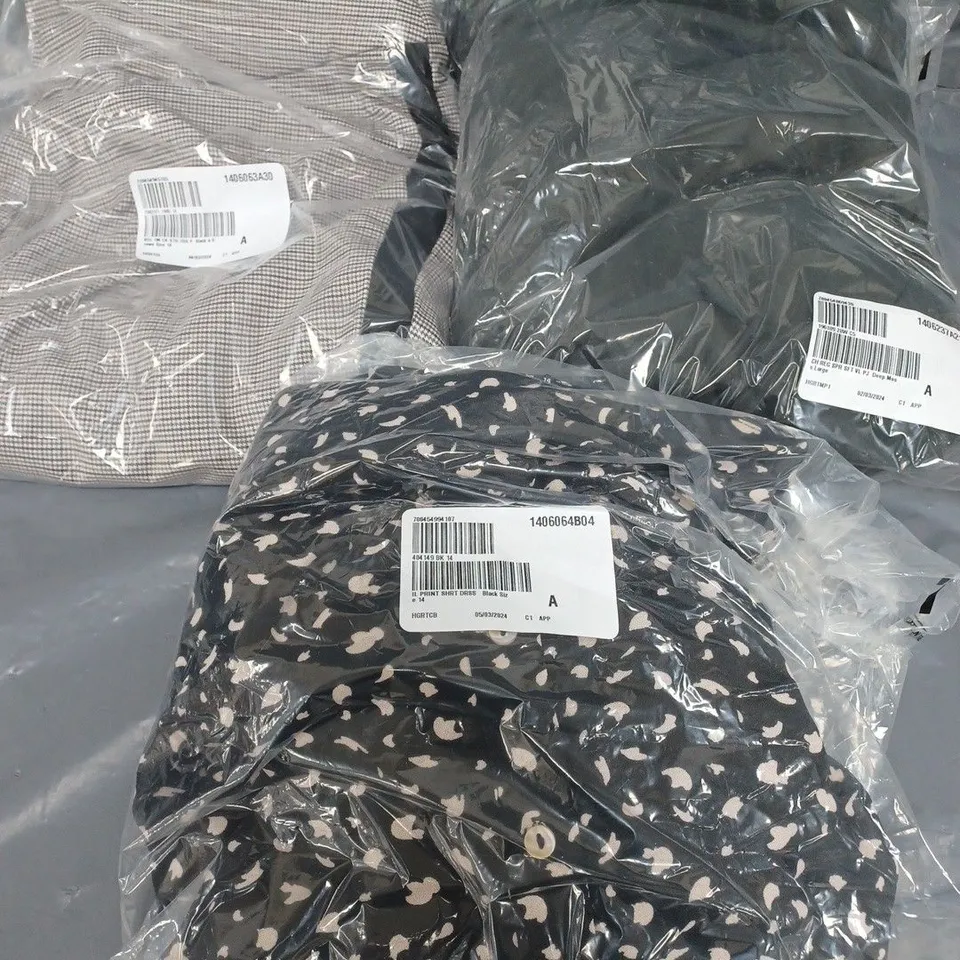 APPROXIMATELY 10 ASSORTED LCOTHINGITEMS TO INCLUDE PJS, TROUSER, SHIRTS, ETC