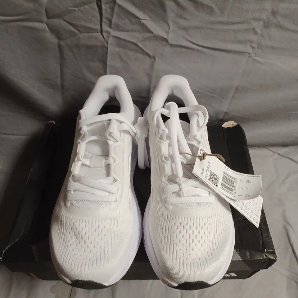 BOXED PAIR OF ADIDAS WHITE CLOUDFOAM RUNNING SHOES – UK SIZE 5