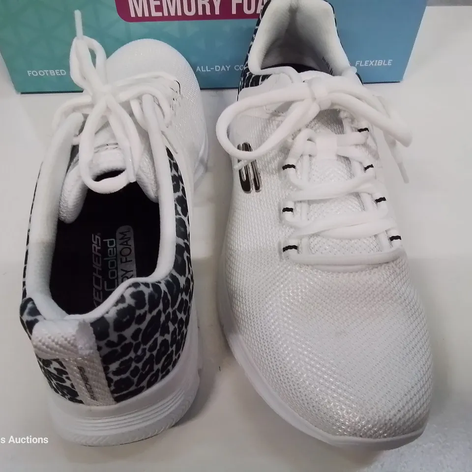 BOXED PAIR OF SKECHERS FLEX APPEAL 4.0 WHITE TRAINERS - WOMENS 9