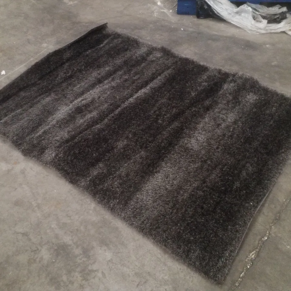 QUALITY DESIGNER AREA RUG APPROXIMATELY 120×160CM