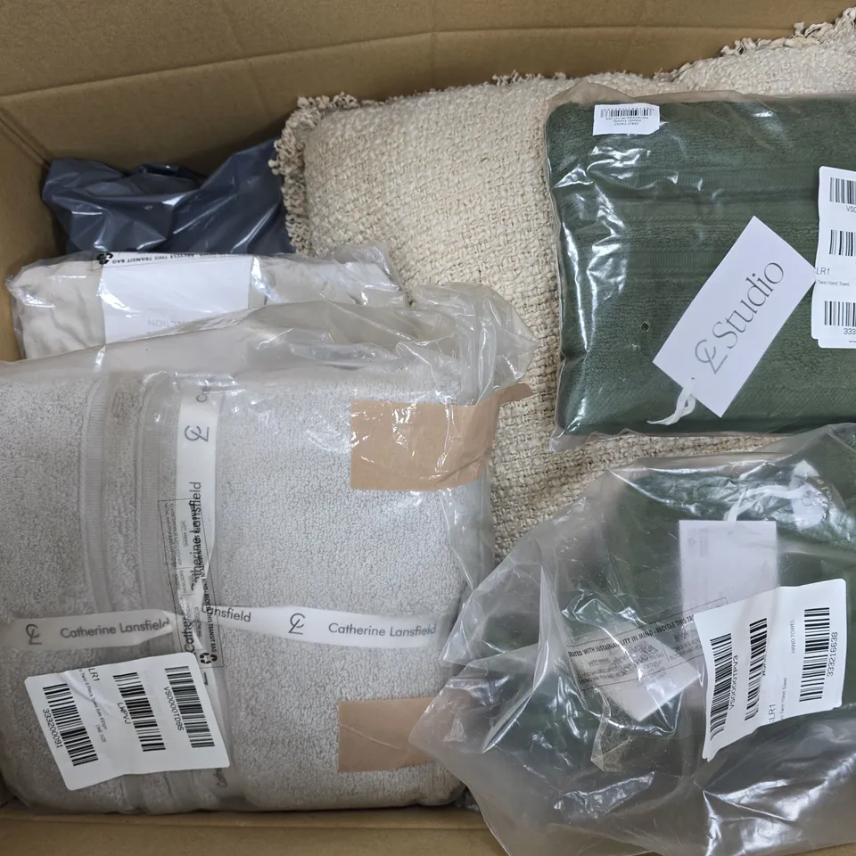 APPROXIMATELY 10 ASSORTED HOUSEHOLD ITEMS INCLUDE HAND TOWELS, DUVET SETS, CUSHION, ETC