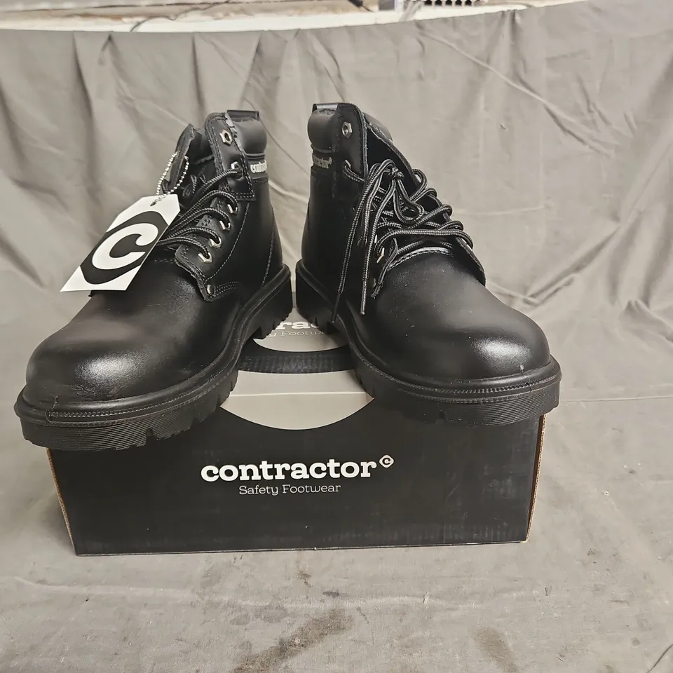 BOXED PAIR OF CONTRACTOR STEEL TOE SAFETY SHOES IN BLACK SIZE UK 7