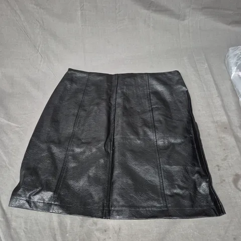 BRAVE SOUL FAUX LEATHER MINI SKIRT IN BLACK SIZE 8