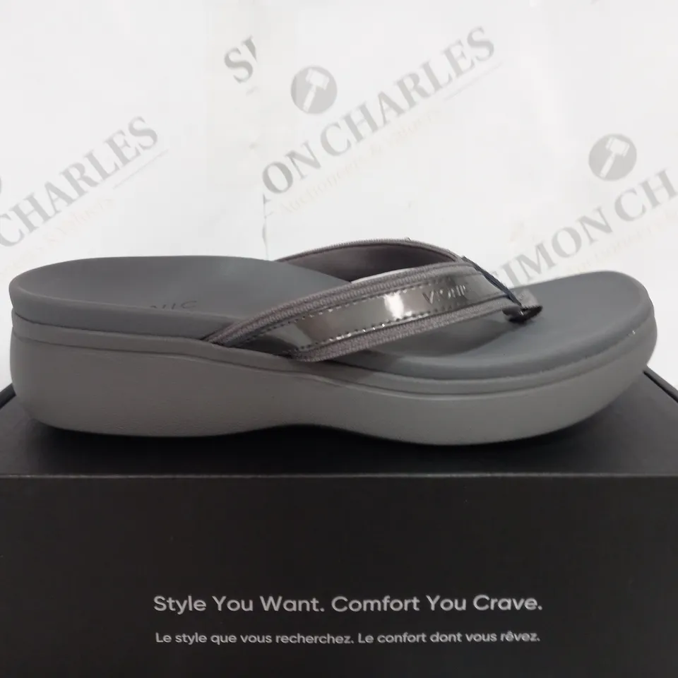 VIONIC PLATFORM OPEN TOE SANDAL IN GREY - SIZE 6