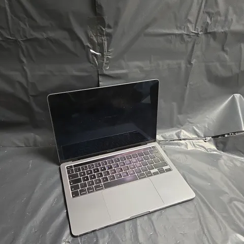 APPLE MACBOOK PRO (A2551)