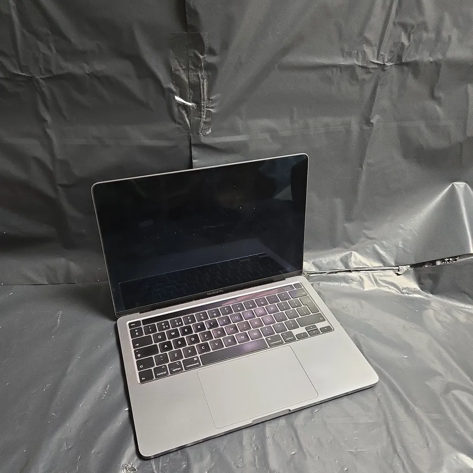 APPLE MACBOOK PRO (A2551)
