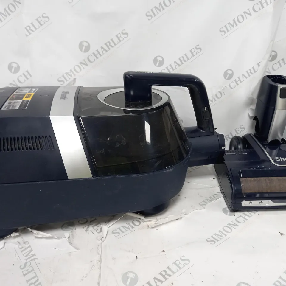 SHARK BAGLESS CYLINDER VACUUM CLEANER PET MODEL WITH ANTI HAIR WRAP CZ250UKT