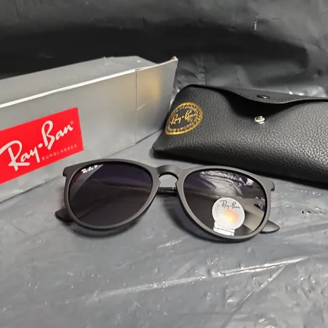 RAY-BAN SUNGLASSES – BLACK WAYFARER