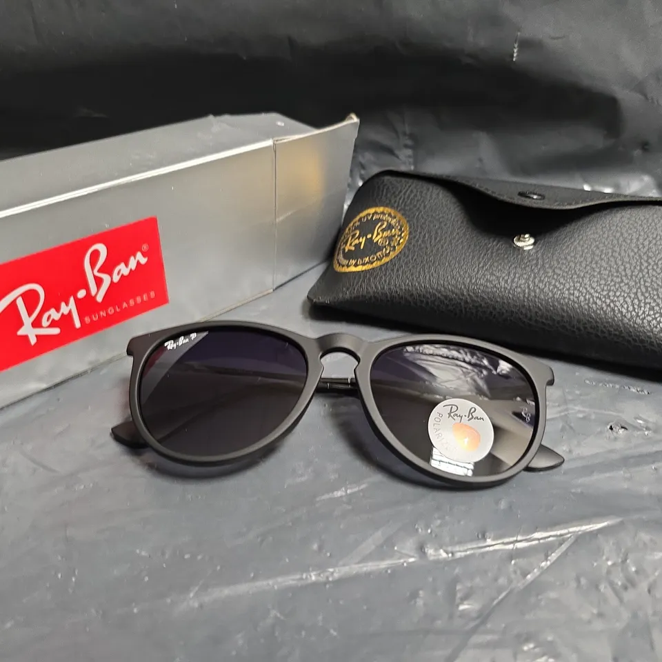 RAY-BAN SUNGLASSES – BLACK WAYFARER