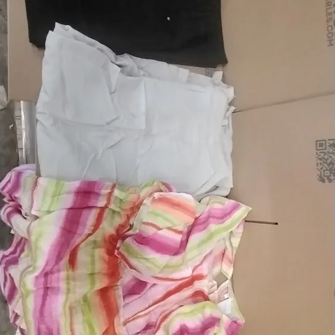 PALLET CONTAINING APPROXIMATELY 120 BRAND NEW DESIGNER WOMEN'S CLOTHES WHICH INCLUDE; JD WILLIAMS JEANS, PANTS, DRESSES, TOPS ETC