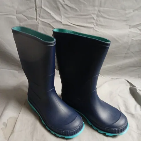 MOUNTAIN WAREHOUSE PLAIN CHILDRENS WELLIES IN NAVY - CHILDRENS 13 