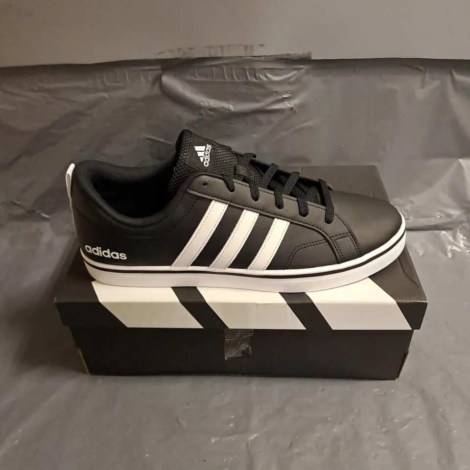 BOXED PAIR OF ADIDAS VS PACE 2.0 TRAINERS IN BLACK/WHITE SIZE UK 11