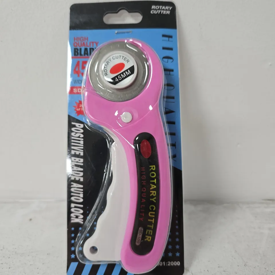 ROTARY CUTTER 45MM – PINK HANDLE