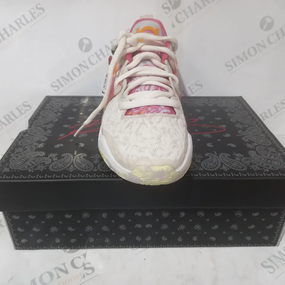 BOXED PAIR OF NIKE AIR ZOOM SHOES IN BEIGE/BERRY/METALLIC GOLD UK SIZE 7.5