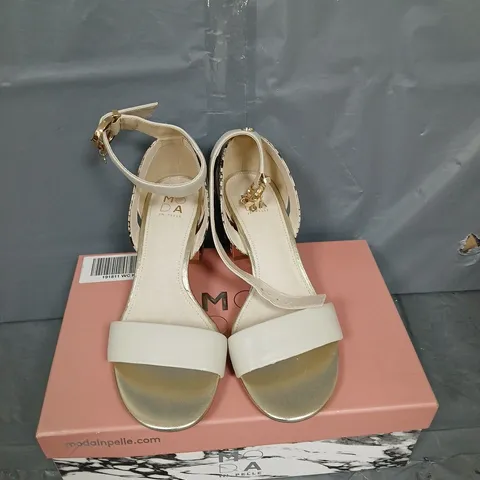 BOXED PAIR OF MODA IN PELLE OREENA BLOCK HEEL SANDALS - UK SIZE 39