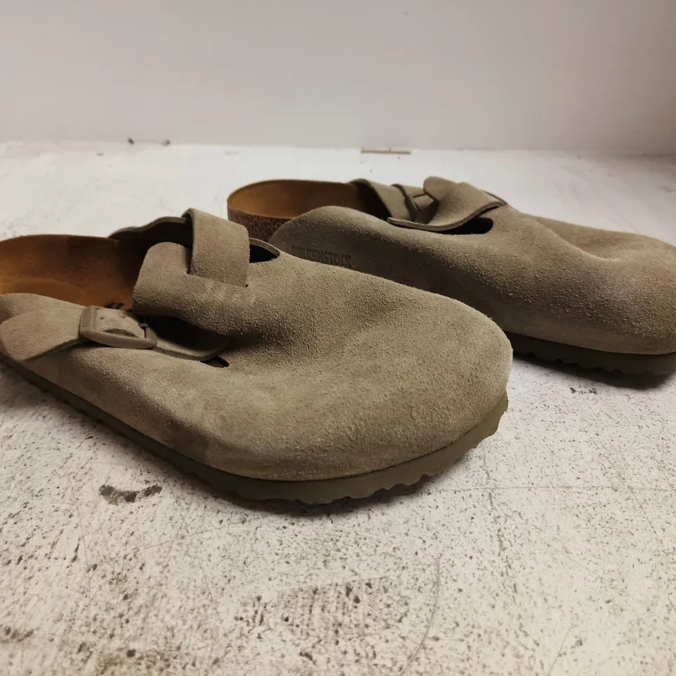 BOXED PAIR OF BIRKENSTOCK SHOES IN DUSTY FADED SAGE SIZE EU 43