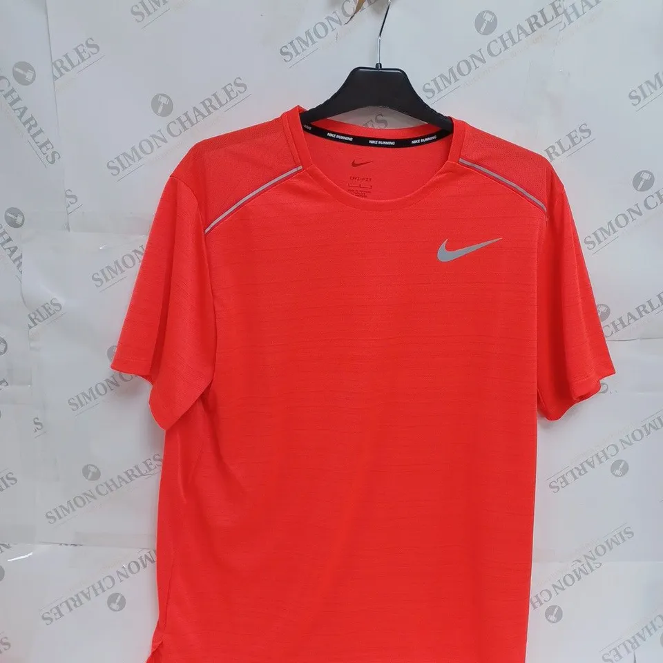NIKE RED RUNNING T-SHIRT SIZE L 