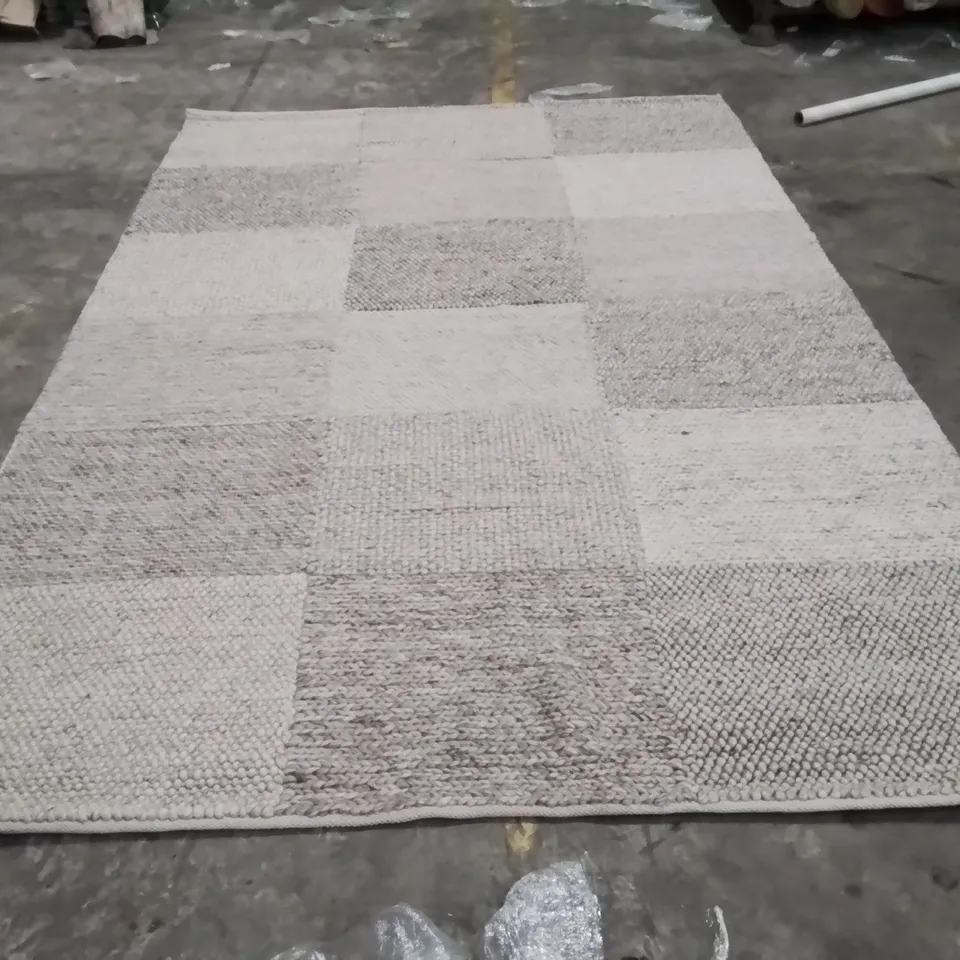 QUALITY DESIGNER AREA RUG - APPROXIMATELY 300X200