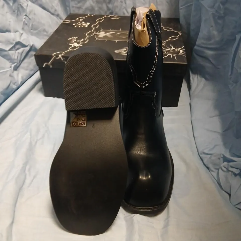 KOI HEXMARK MEN'S SNUB NOSE SHORT COWBOY BOOTS - BLACK VINTAGE, UK 9