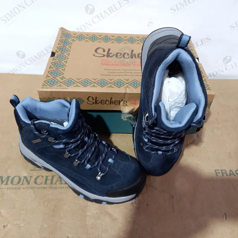 BOXED PAIR OF SKECHERS NAVY BOOTS - SIZE 5.5