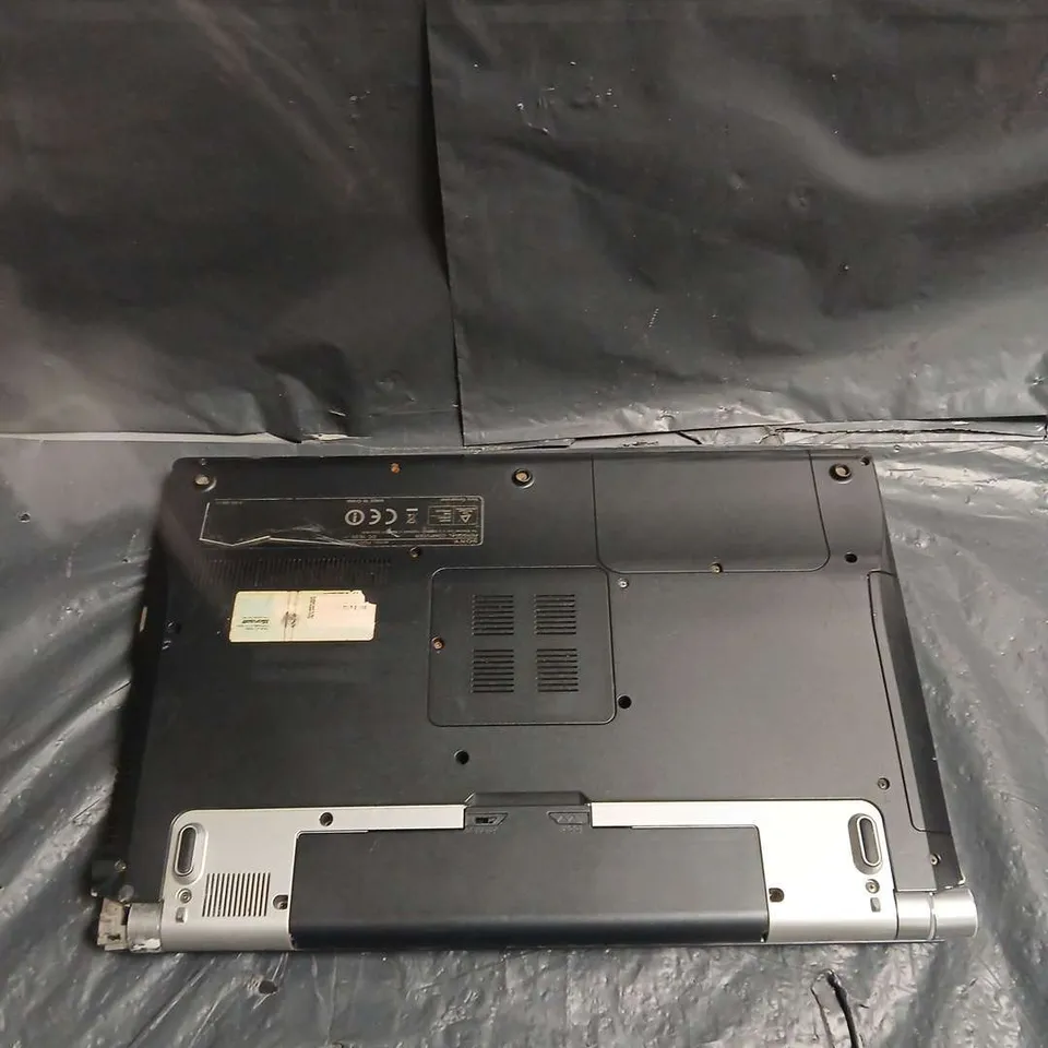 SONY VAIO LAPTOP – SILVER/BLACK, PCG-3D