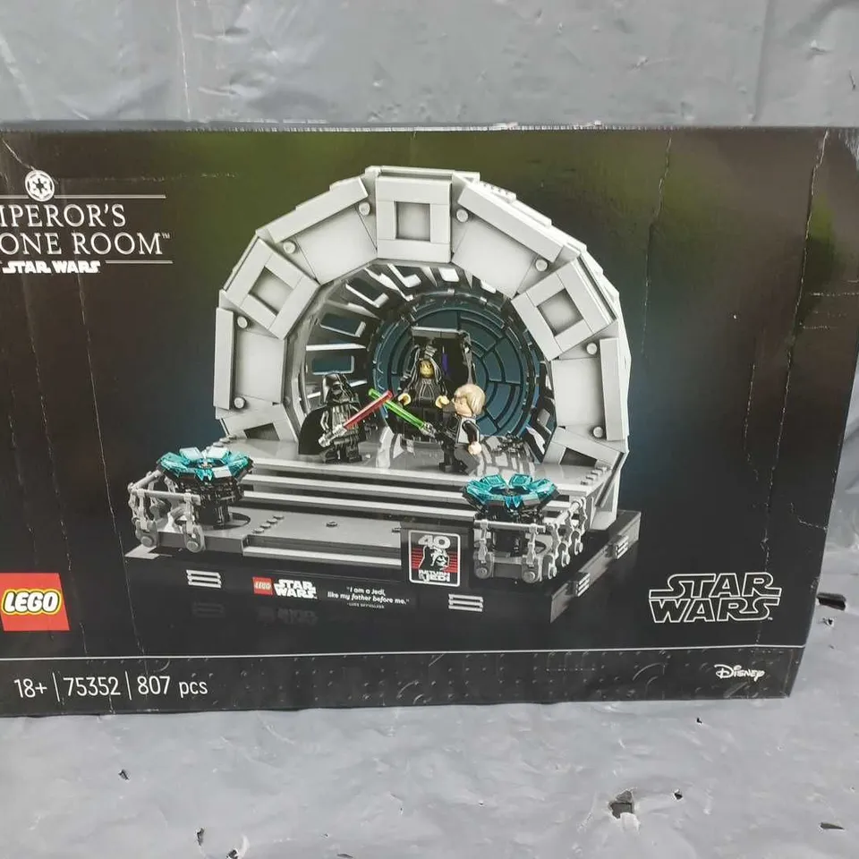 LEGO STAR WARS EMPERORS THRONE ROOM DIORAMA  RRP £89.99