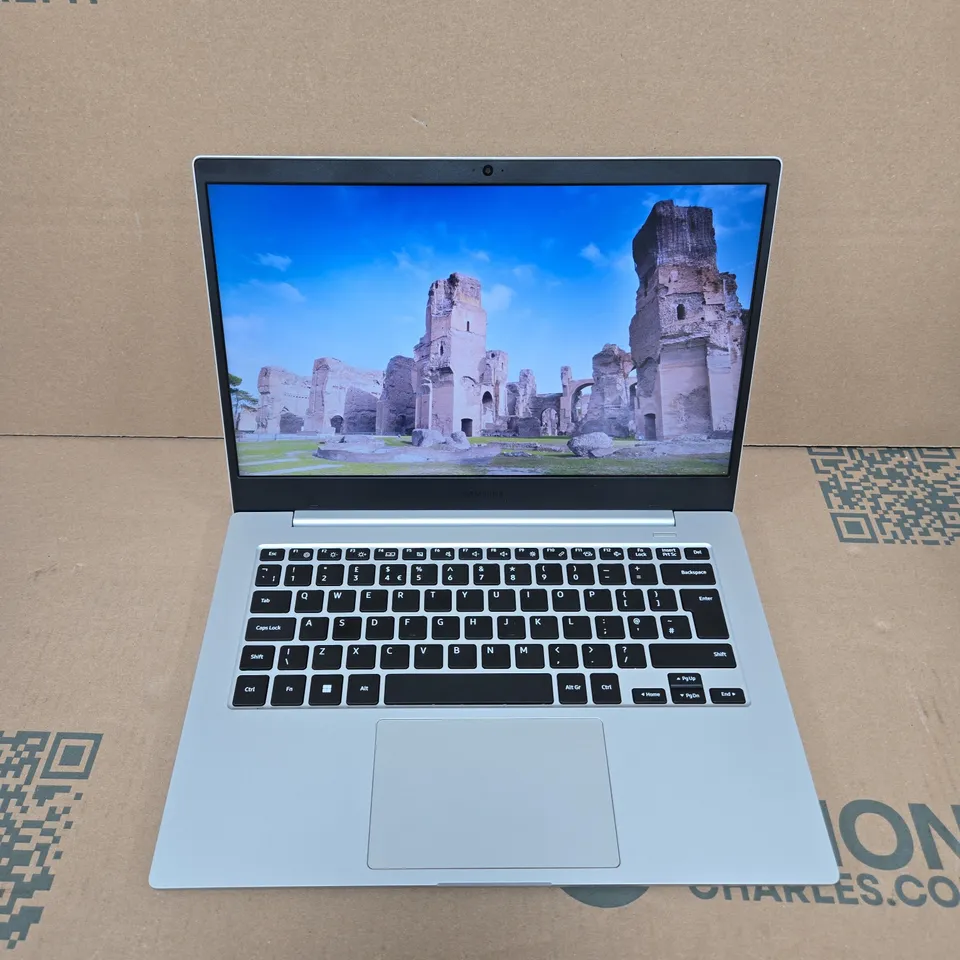 SAMSUNG NP345XlA LAPTOP
