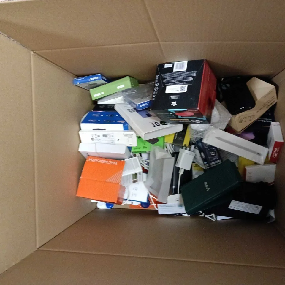 BOX OF APPROXIMATELY 40 ASSORTED ITEMS TO INCLUDE: TORCH, MINI HANDHELD FAN AND SCIENTIFIC CALCULATOR 