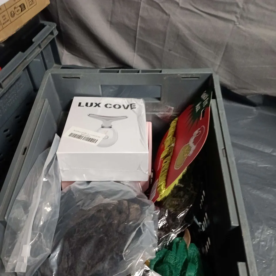 APPROXIMATELY 8 ASSORTED HEALTH AND BEAUTY ITEMS INCLUDING LUX COVE WRINKLE REDUCER AND GRINCH EYE MASK 