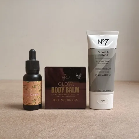 APPROXIMATELY 12 ASSORTED COSMETIC ITEMS TO INCLUDE NO7, NAIL ORDER, ETC - COLLECTION ONLY