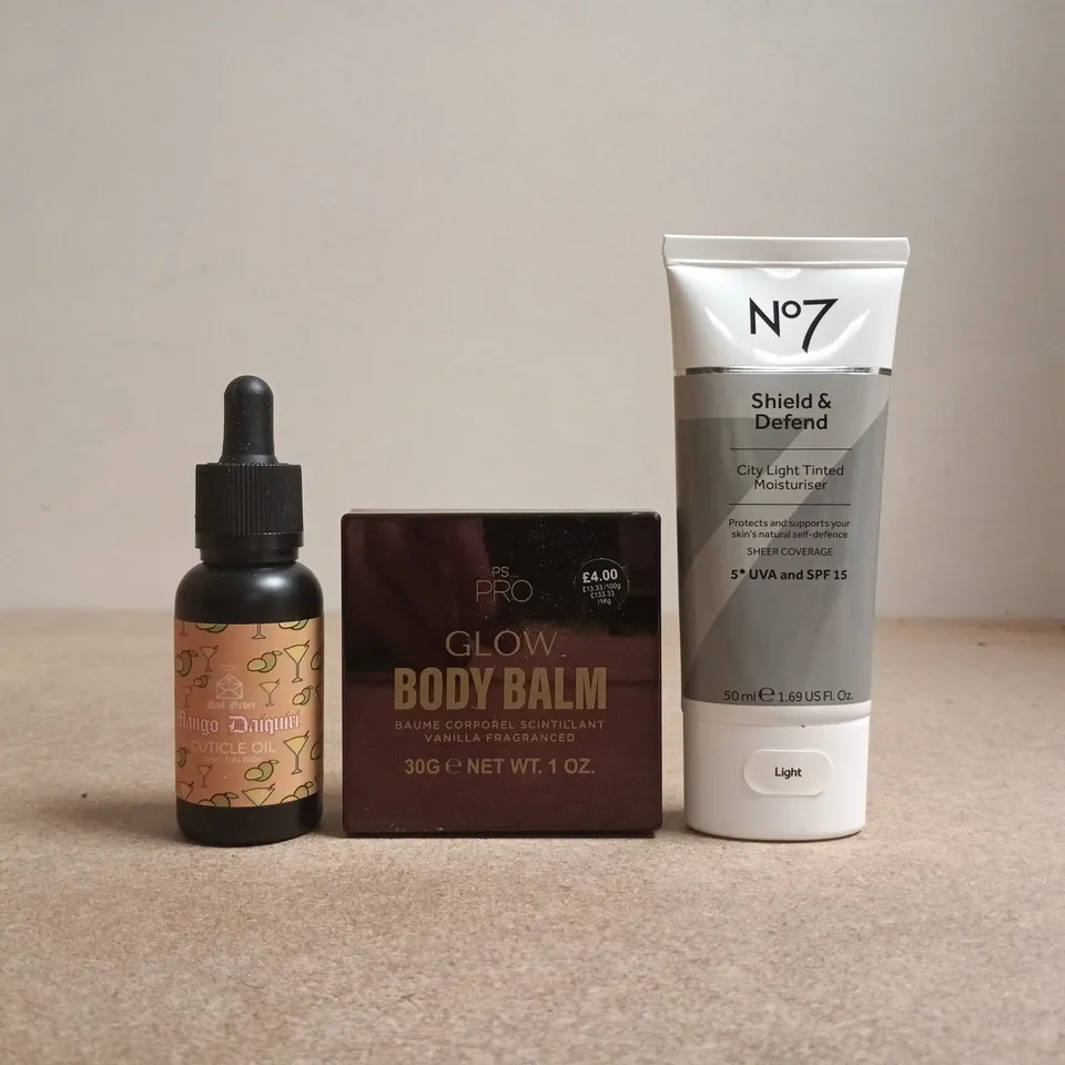 APPROXIMATELY 12 ASSORTED COSMETIC ITEMS TO INCLUDE NO7, NAIL ORDER, ETC - COLLECTION ONLY