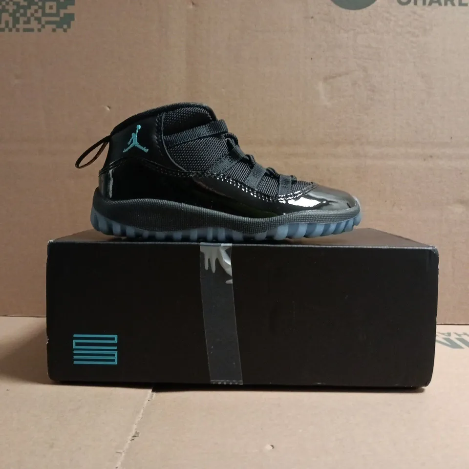 BOXED PAIR OF JORDAN 11 RETRO KID'S SHOES IN BLACK/BLUE SIZE UK 8.5